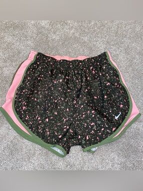 Nike Green and Pink Speckled Running Shorts Woman’s Size M